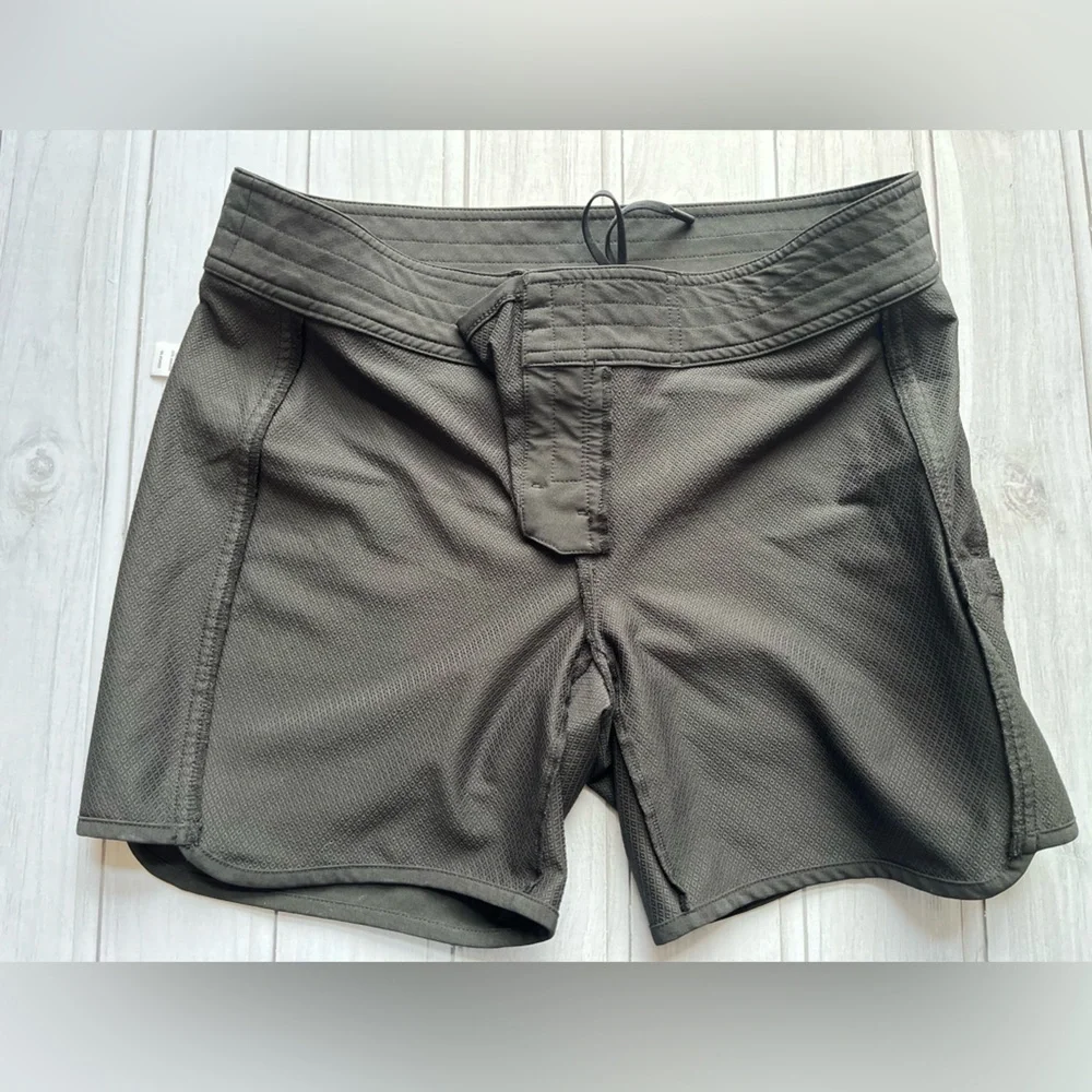 Women’s Athleta black board swim active pull on short. Size 8 - Picture 9 of 16